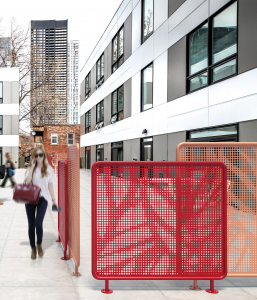 Urban Screen - Absperrung