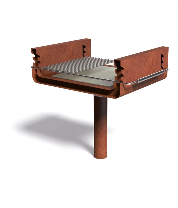 Alt-Text: Urbaner Grillplatz mit einem rustikalen, rotbraunen Grill, der auf einem stabilen Standfuß montiert ist.