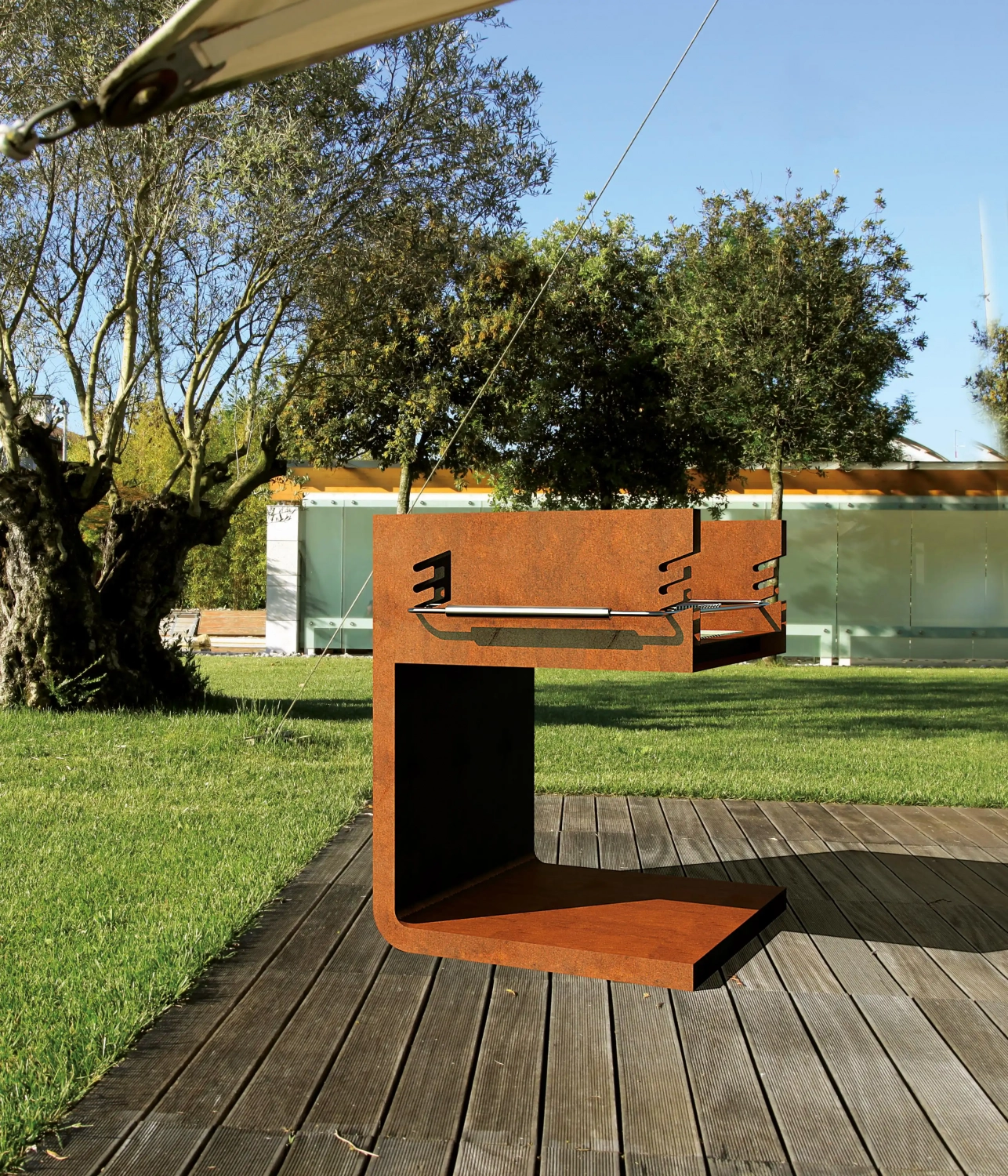 Alt-Text: Urbanes Einrichtungselement im Freien, eine moderne Grillstation aus Metall, umgeben von Rasen und einer begrünten Umgebung.