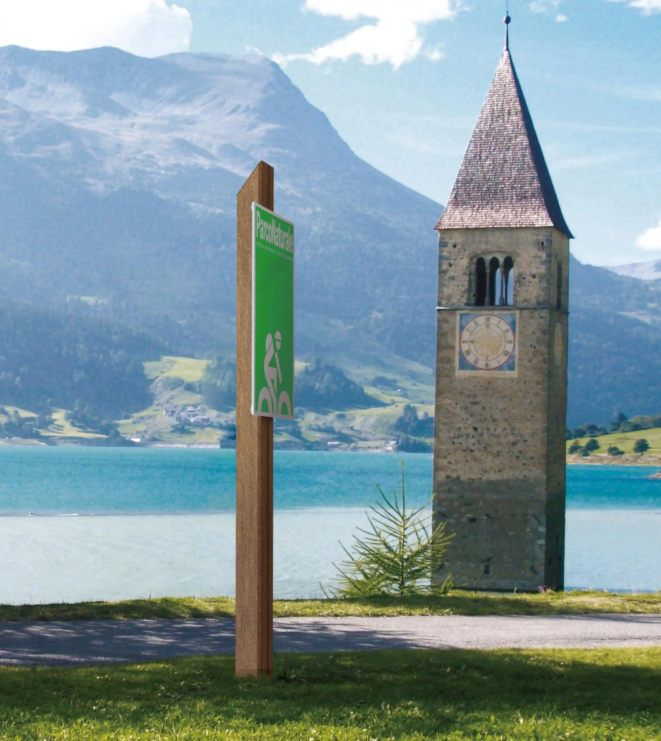 Alt-Text: Hinweisschild für Radfahrer in der Nähe eines Sees, mit einem