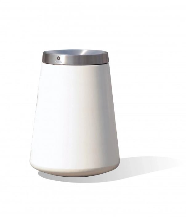 Weißer Abfallbehälter mit metallischem Deckel, hat eine moderne, schlanke Form und steht auf einem weißen Hintergrund.