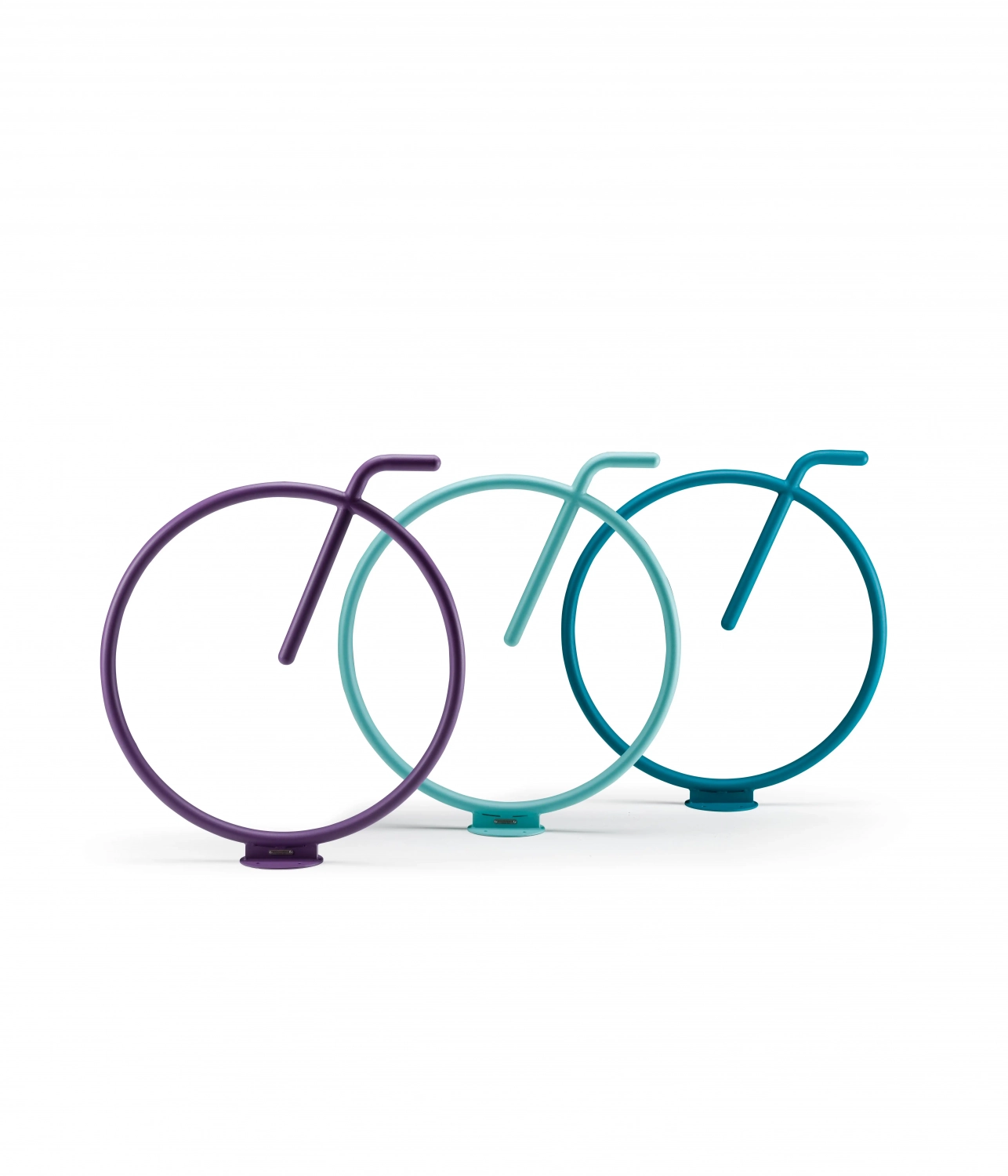 Alt-Text: Drei moderne Fahrradständer aus Metall in lila, türkis und blau.