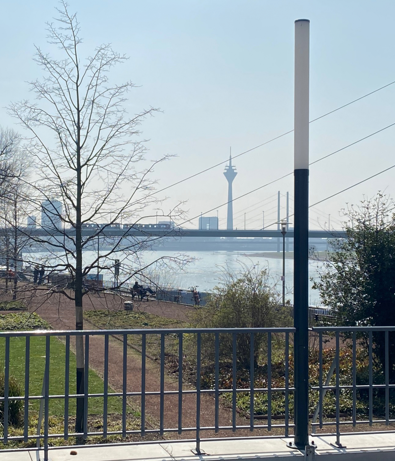 00_Duesseldorf_Rheinterrassen_Seite
