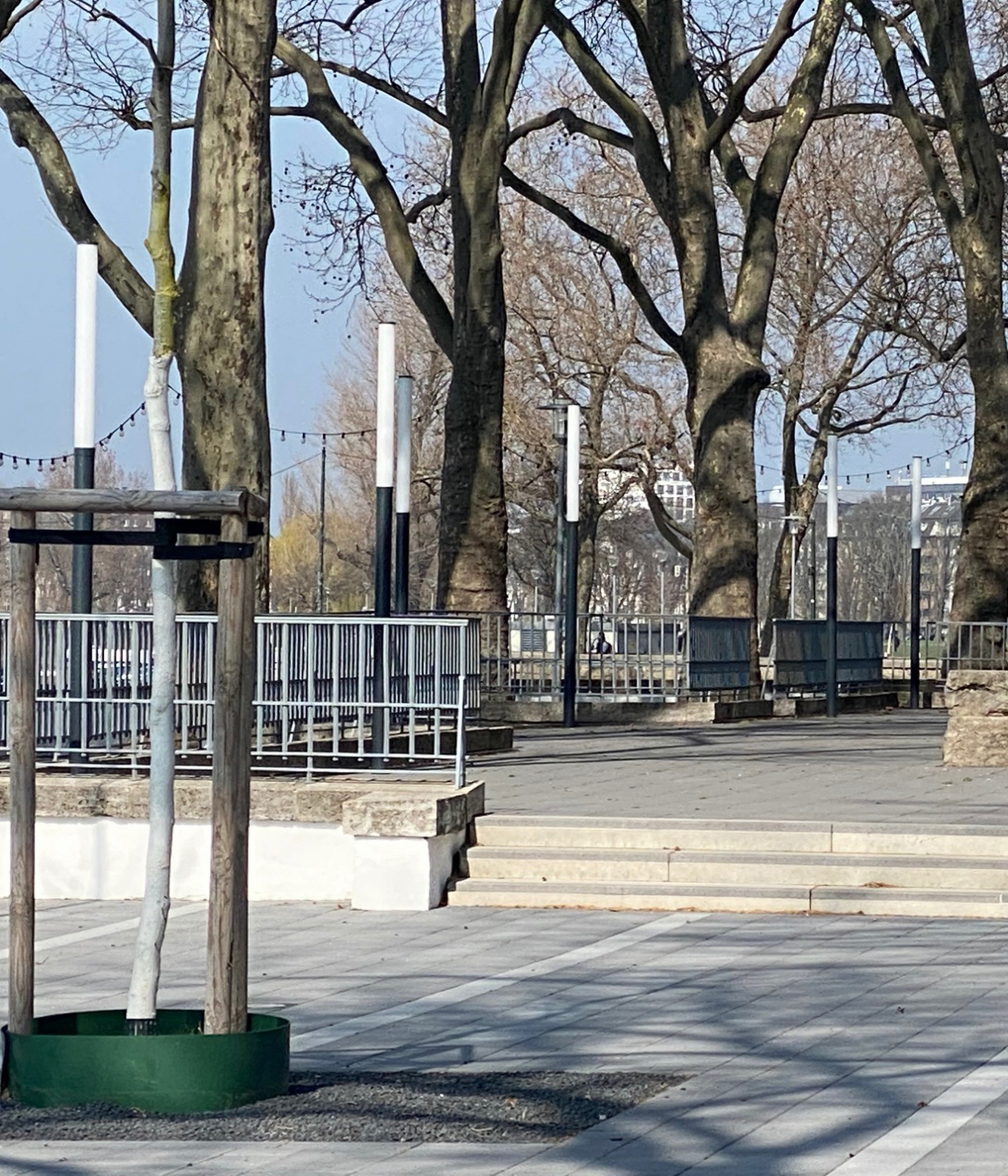 01_Duesseldorf_Rheinterrassen_Seite